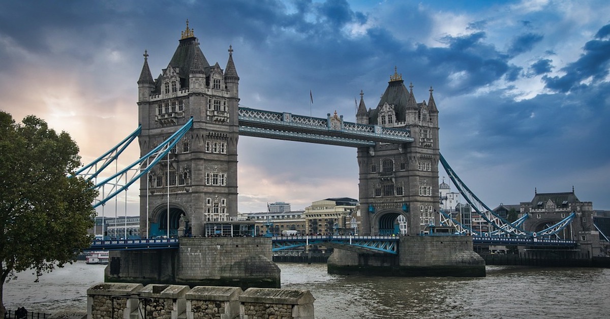 courier removals london uk